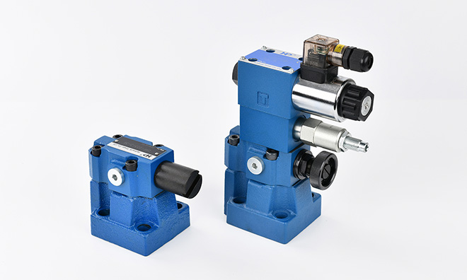 如何根據系統壓力波動調整壓力閥的響應速度？